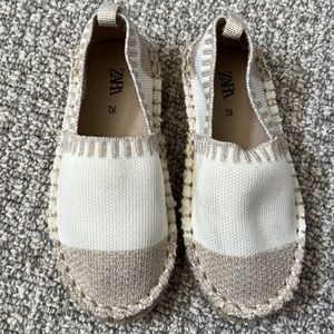 Zara Toddler Kids Espadrilles Shoes Ivory Beige Cap toe Sandals 25 8.5